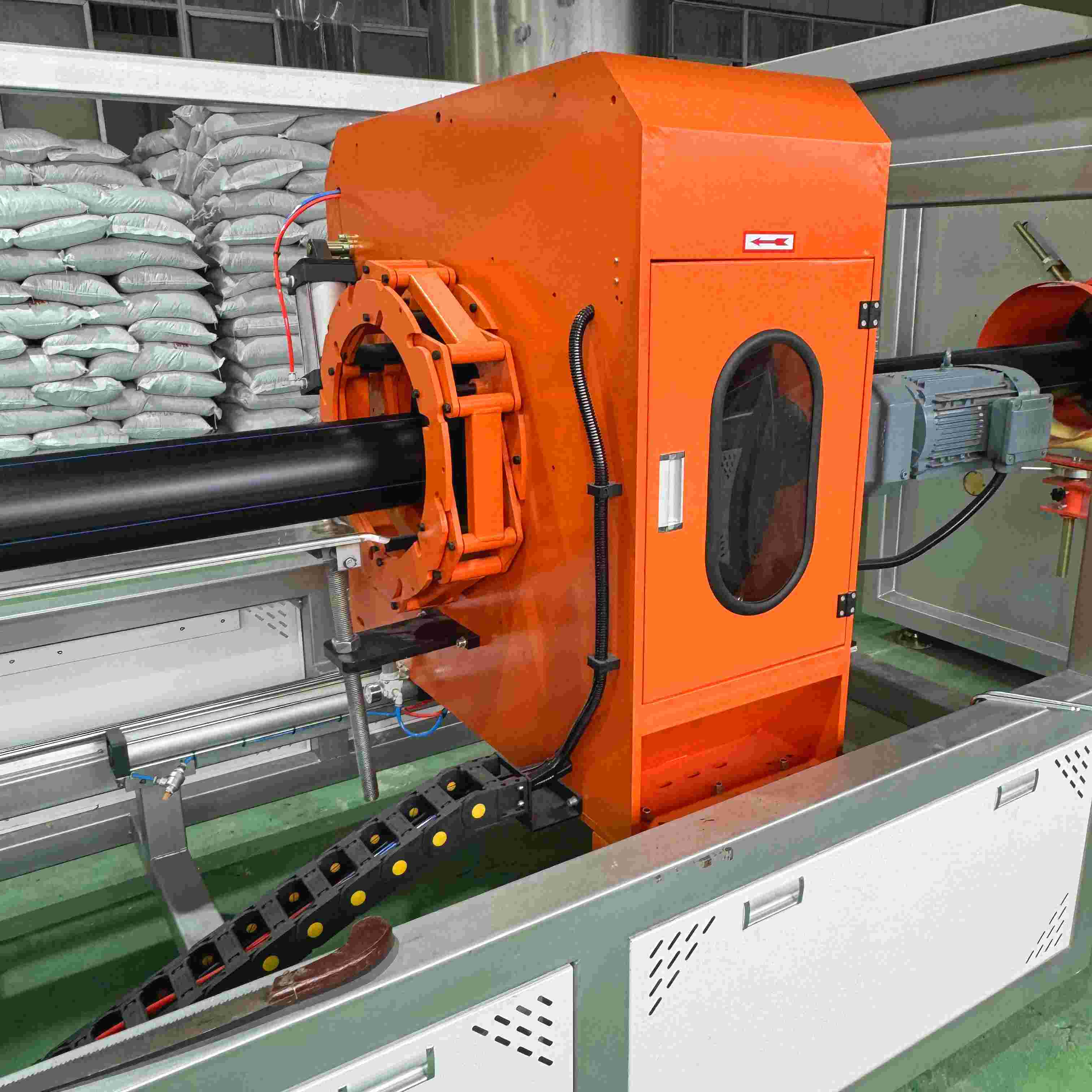 Plastic 315PE drainage water pipe extrusion line cutting machine in china