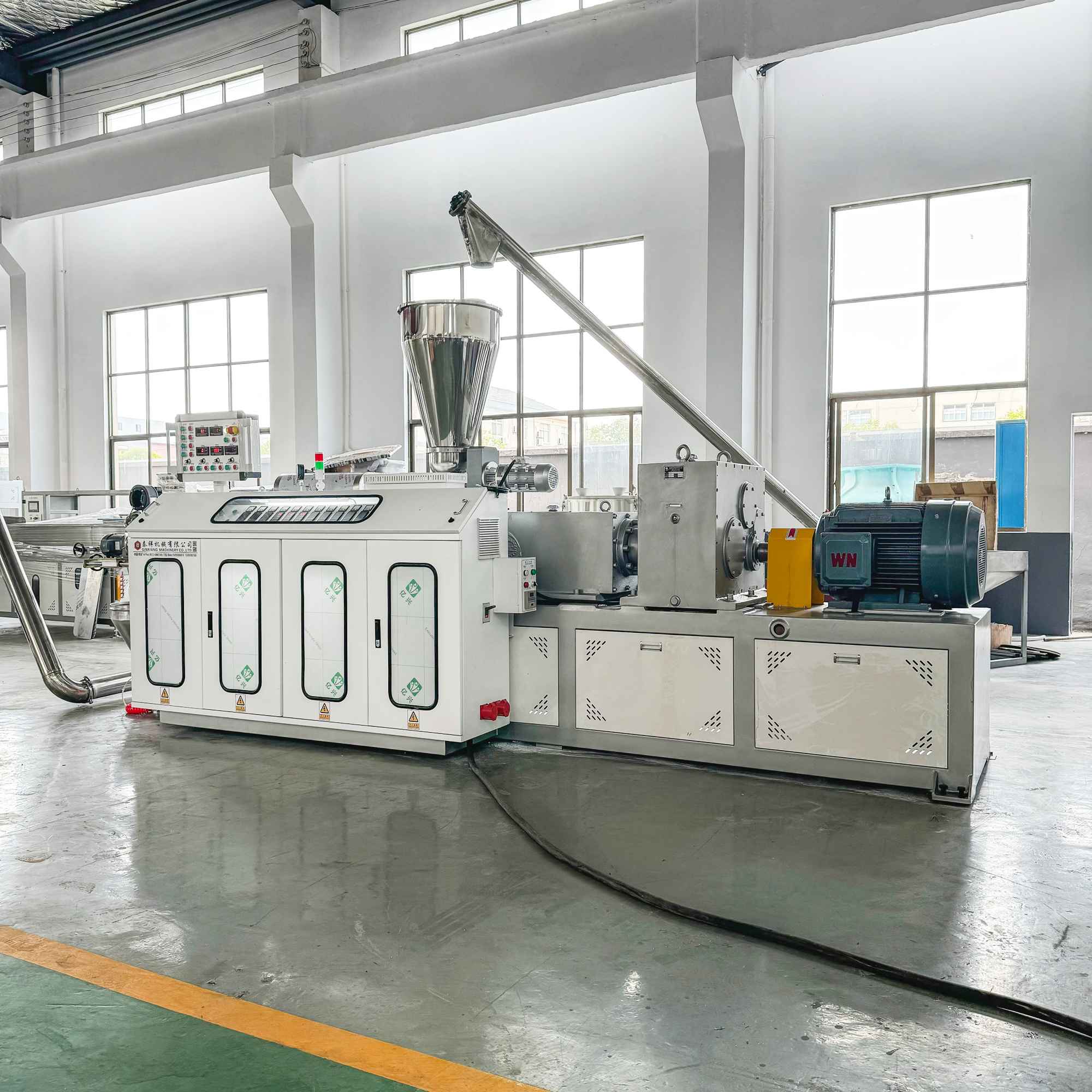 PVC soft transparent pellet granulation production line extruder