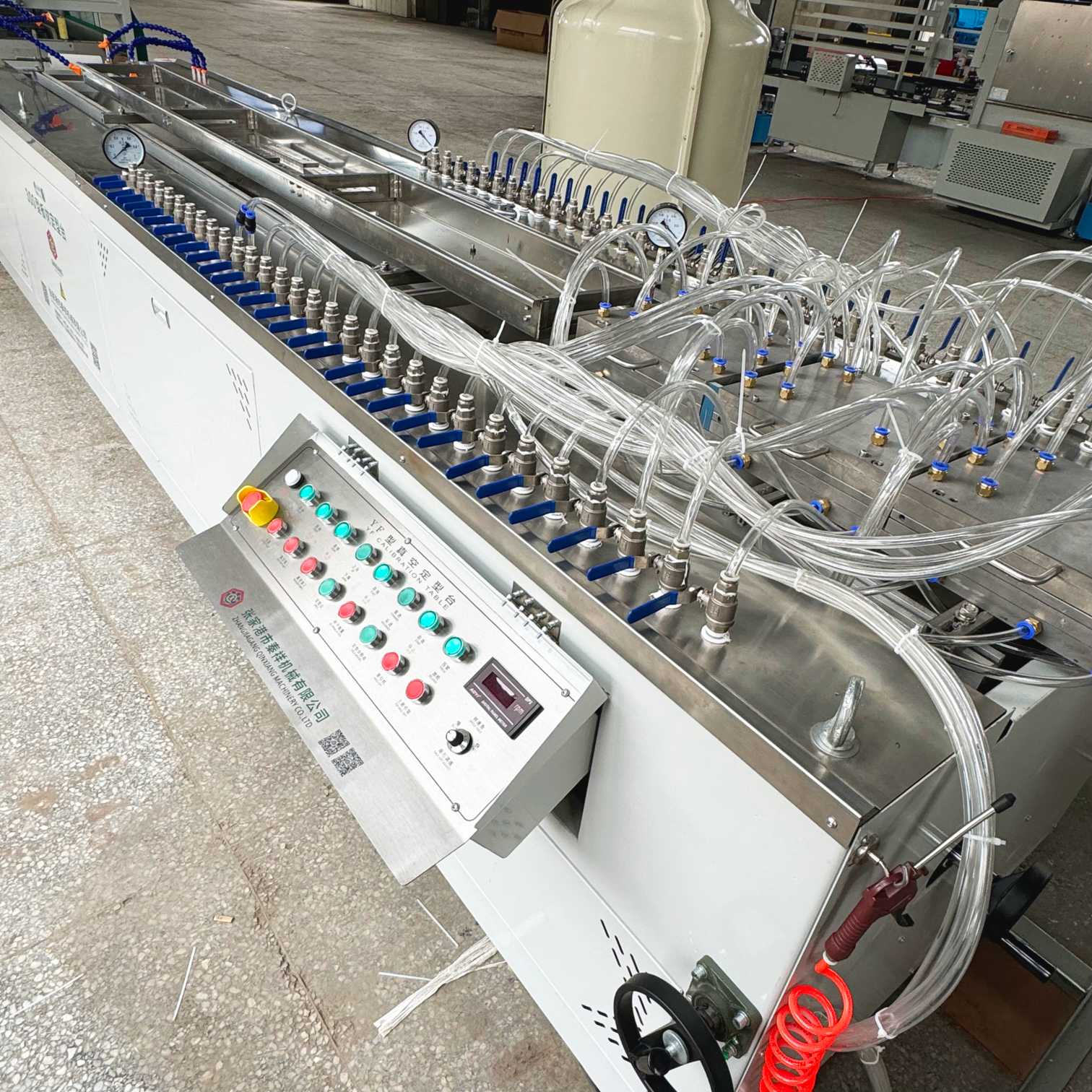 solid-hollow-solar-backing-extrusion-macking-machine9