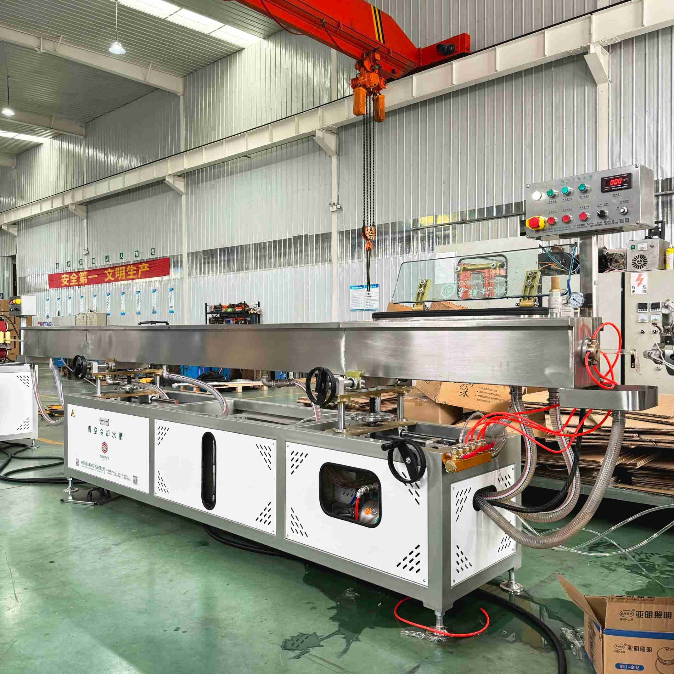 PC/PETG/PMMA Precise Pipe Extrusion Line vacuum calibration forming water tank