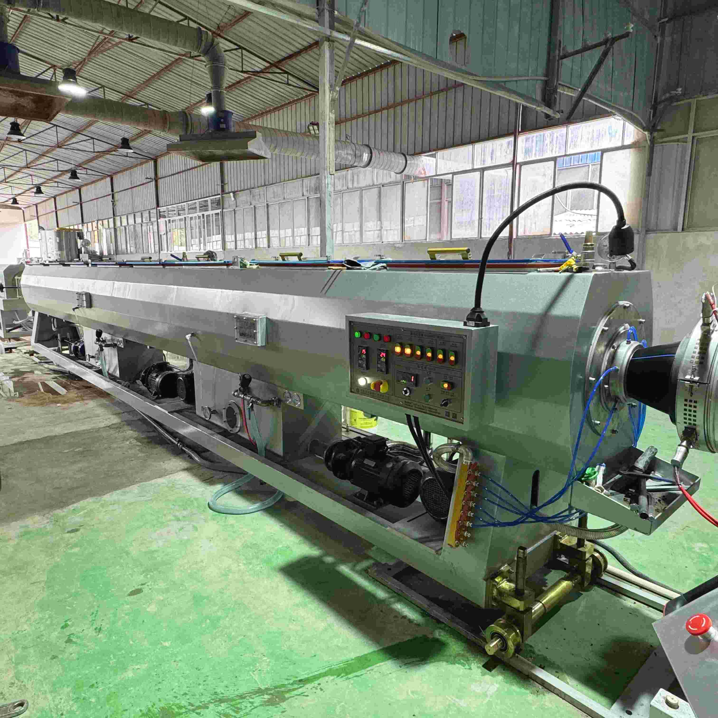 Plastic PE pipe extrusion line vacuum calibration forming tank