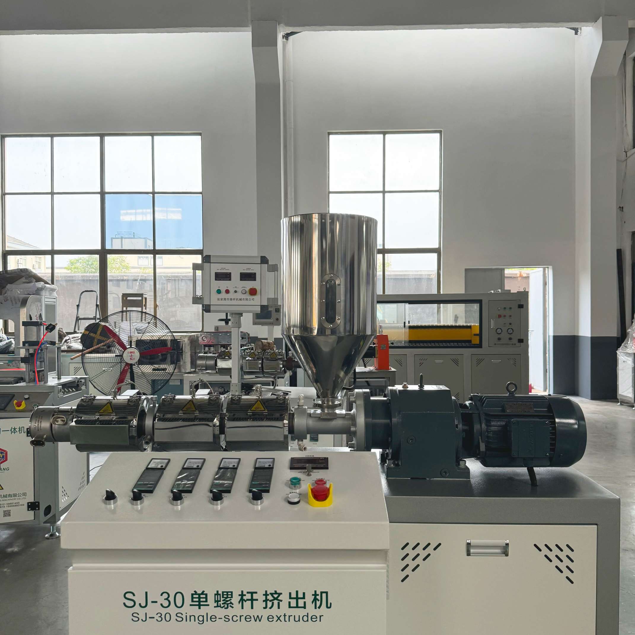 Lab-scale granulators for homogeneous granulation lab scale wire drawing granulator extruder hooper