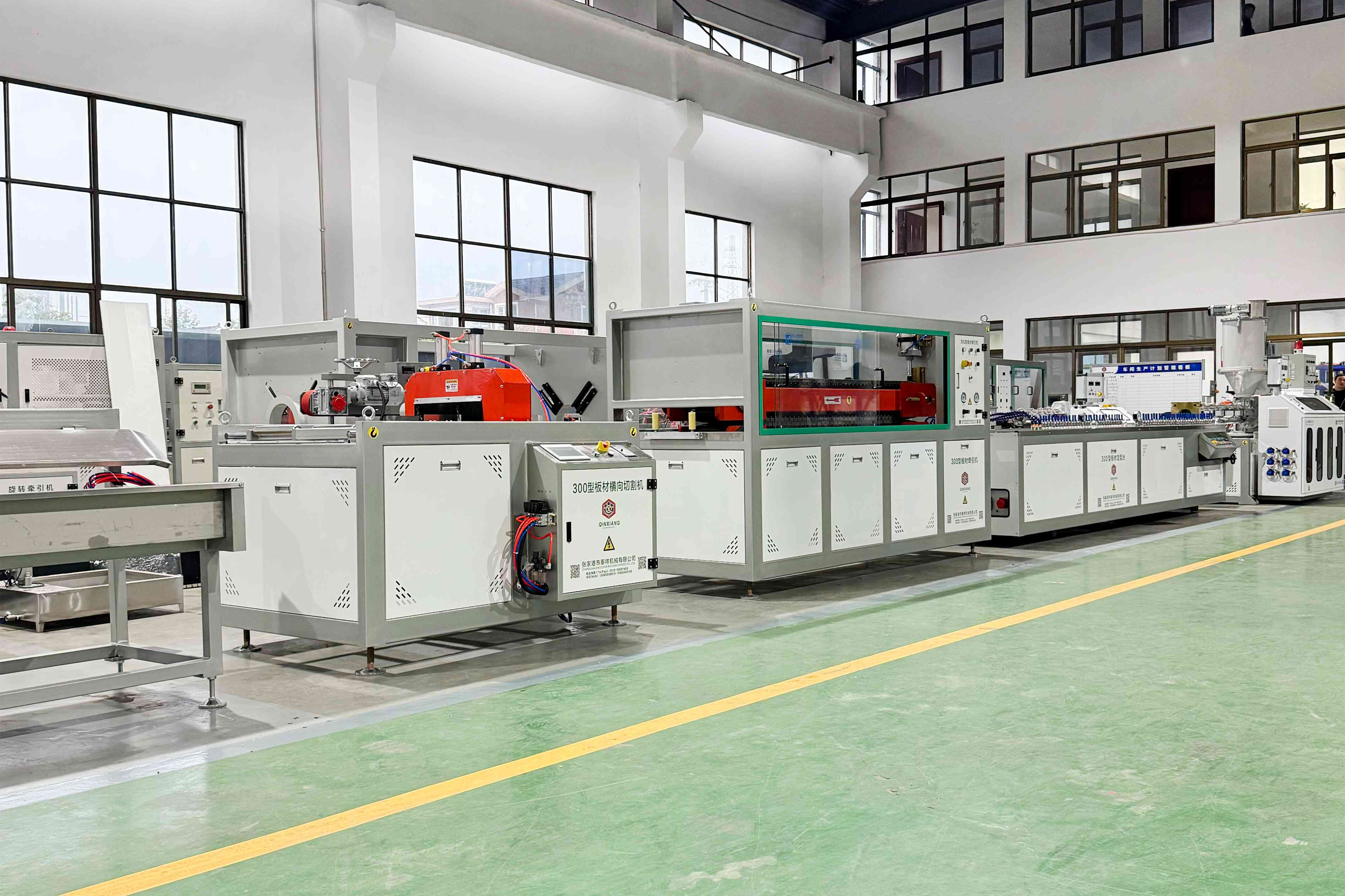 leading plastic machinery manufacturer