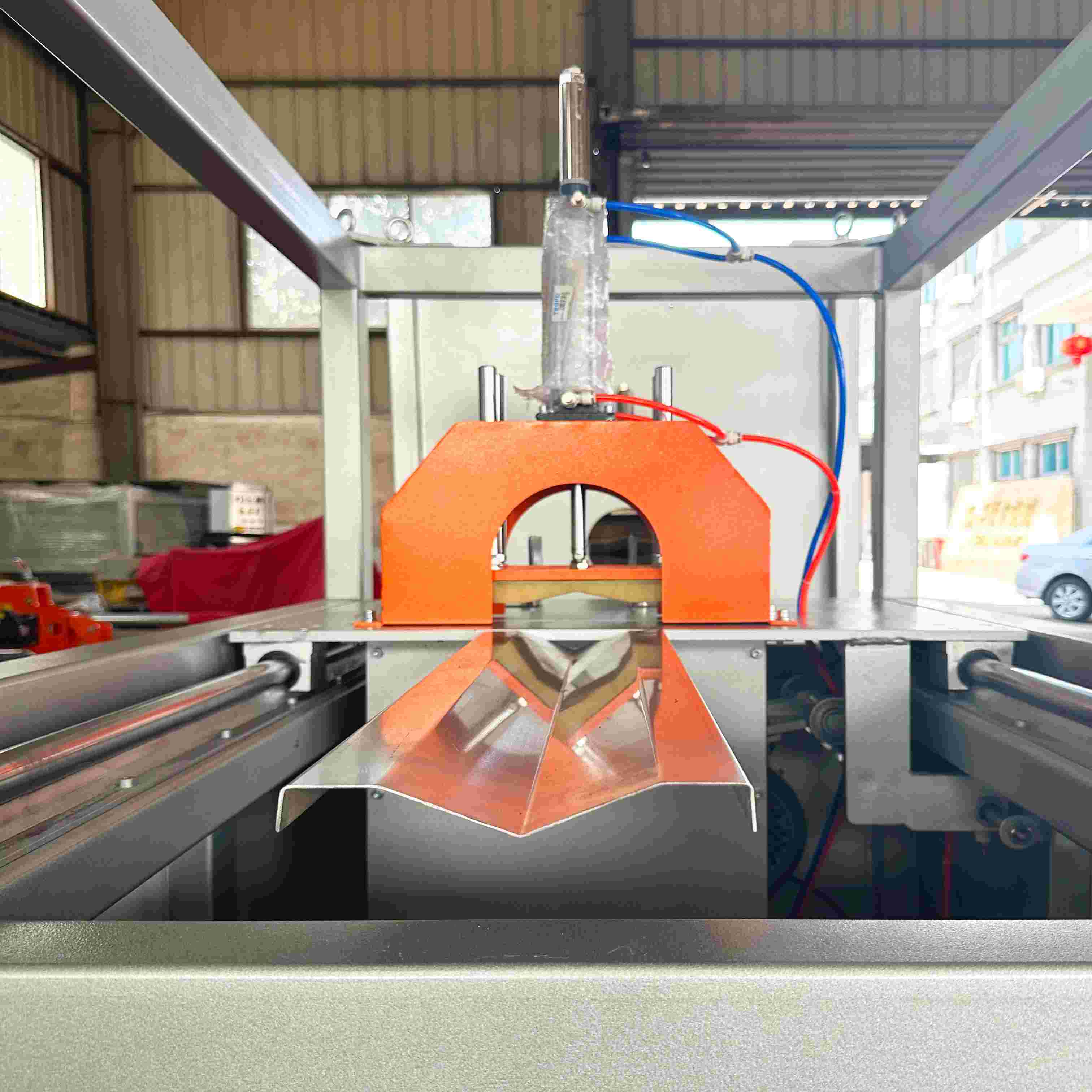 PVC pipe profile cutting machine stainless steel rail