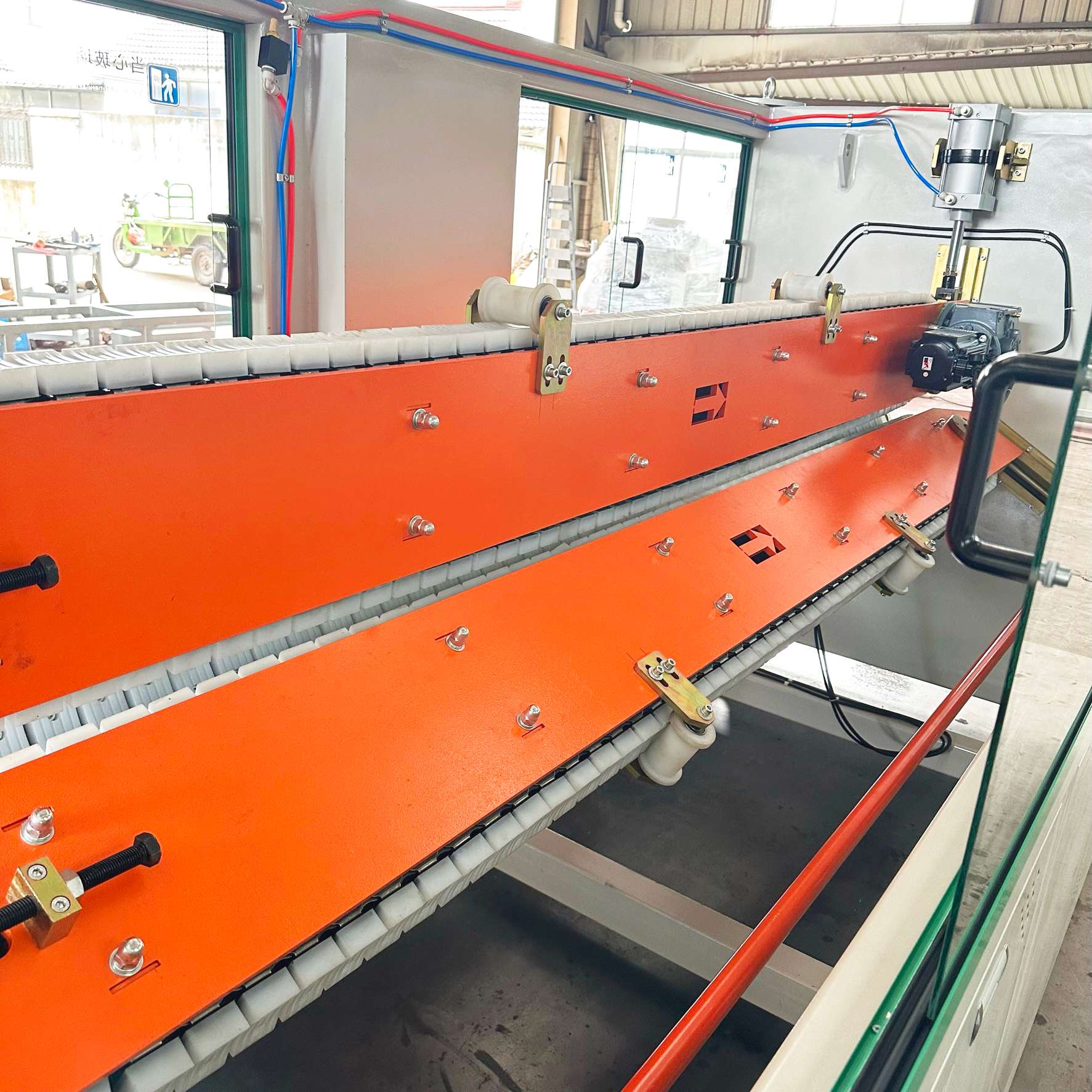 PVC pipe extrusion line hauling off machine frame