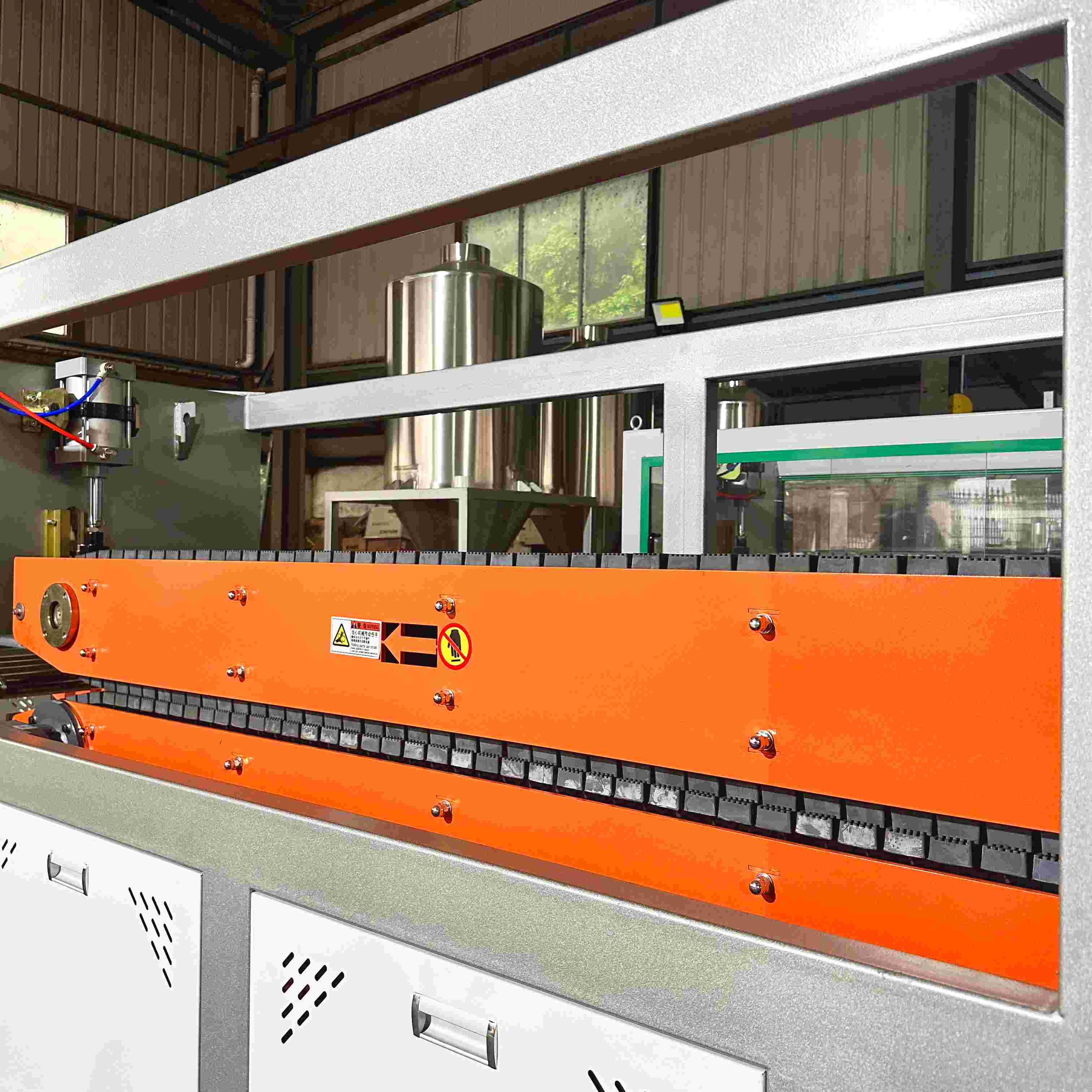 plastic extrusion coating traction machine